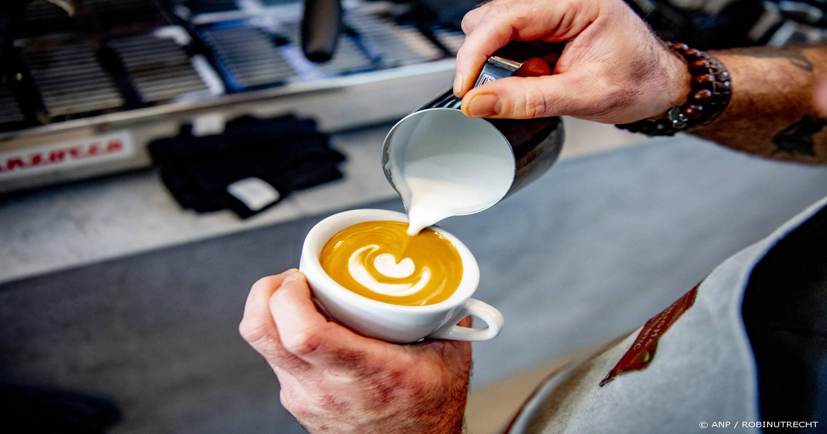 Nederlandse horeca kantelt: 600 nieuwe koffiebars, cafés krimpen met 20%