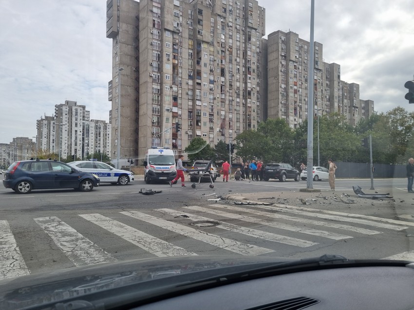 Hitna pomoć stigla na mesto udesa