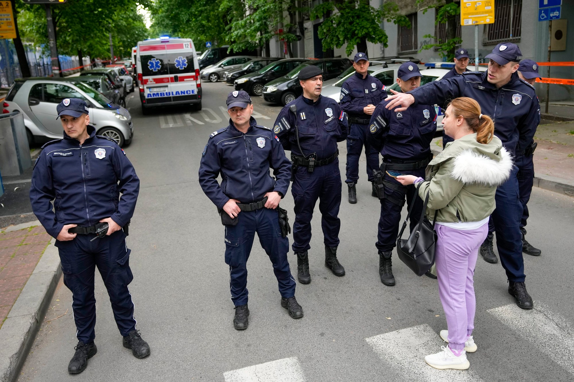 Streľba na základnej škole v srbskom Belehrade si vyžiadala niekoľko obetí.