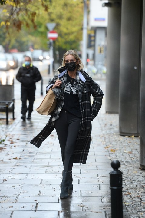 Agnieszka Woźniak-Starak w modnym płaszczu