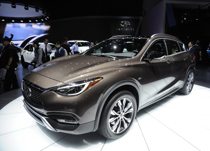 Japończycy pochwalili się nowym SUV-em na dwóch salonach samochodowych - w Los Angeles i Guangzhou (Chiny). Oto infiniti QX30 w wersji produkcyjnej. Tym samochodem marka należąca do koncernu Renault-Nissan wjeżdża do segmentu kompaktowych aut luksusowych. W opinii konstruktorów jest stylową alternatywą dla innych modeli w tej klasie...