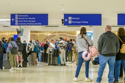 Paraliż lotnisk w USA. Trump chce wprowadzić agentów ICE