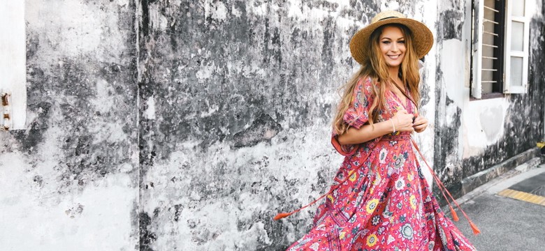 Wiosenne boho: jak nosić najmodniejsze sukienki sezonu i czy pasują one każdej kobiecie?
