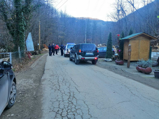 A large number of citizens and services joined the search