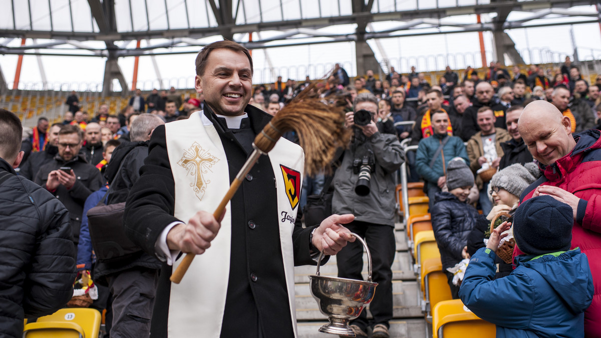 ks. Andrzej Dębski od 2010 r. był kapelanem Jagiellonii Białystok