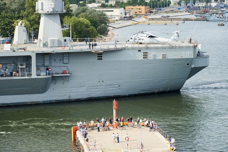 AMERYKAŃSKI OKRĘT USS MOUNT WHITNEY ZAWINĄŁ DO GDYNI