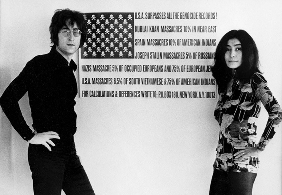 John Lennon i Yoko Ono - kadr z filmu "The U.S. vs. John Lennon" (fot. Bulls Press)