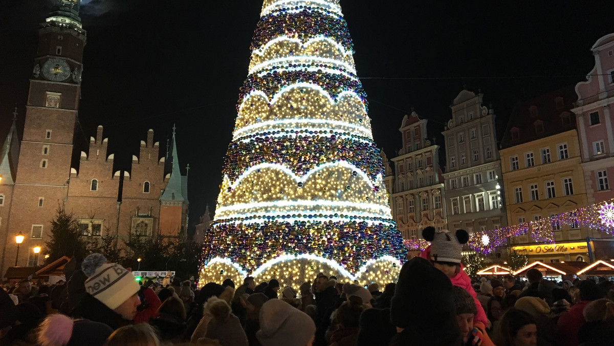 Ostatni w tym roku mecz piłkarzy Śląska na Stadionie Miejskim we Wrocławiu, ostatni weekend z Jarmarkiem Bożonarodzeniowym oraz Gwiezdne Wojny w Muzeum Gier, to tylko niektóre wydarzenia, jakie czekają wrocławian w ciągu najbliższych trzech dni. W Onecie prezentujemy przegląd najciekawszych imprez.