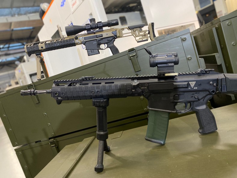 Karabin wyborowy MSBS GROT 762N (powyżej) oraz karabinek MSBS GROT C16 A2.