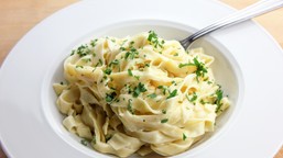 pyszny obiad na poniedziałek. podajemy przepis, ty gotujesz. fettuccin