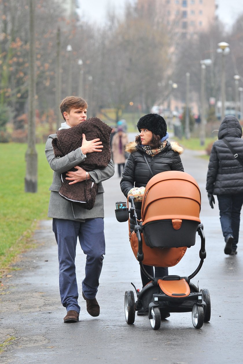 Kasia Cichopek i Marcin Hakiel z córeczką Hanią