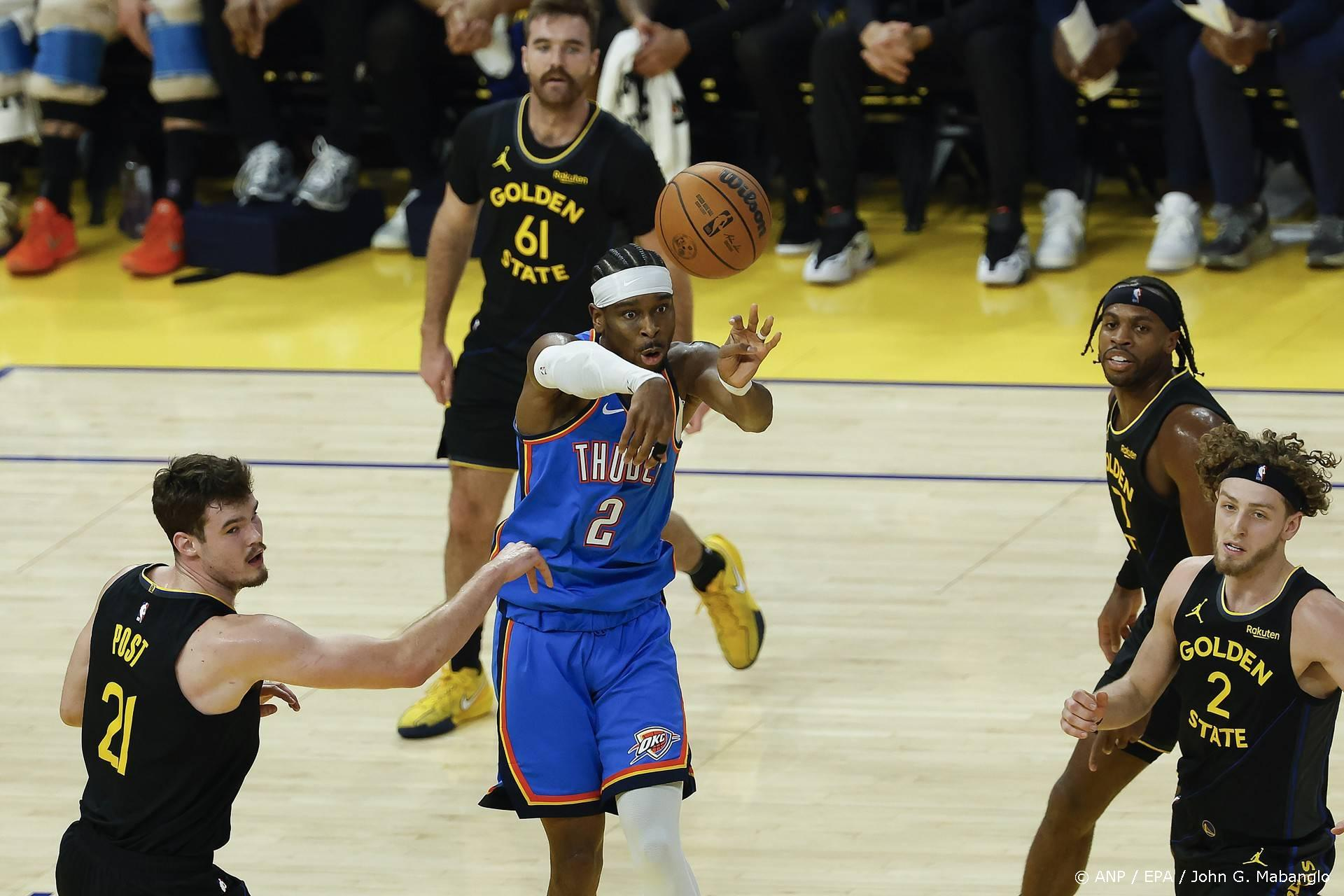 Warriors gaan zwaar onderuit tegen Thunder: 131-94 zonder Curry en Green