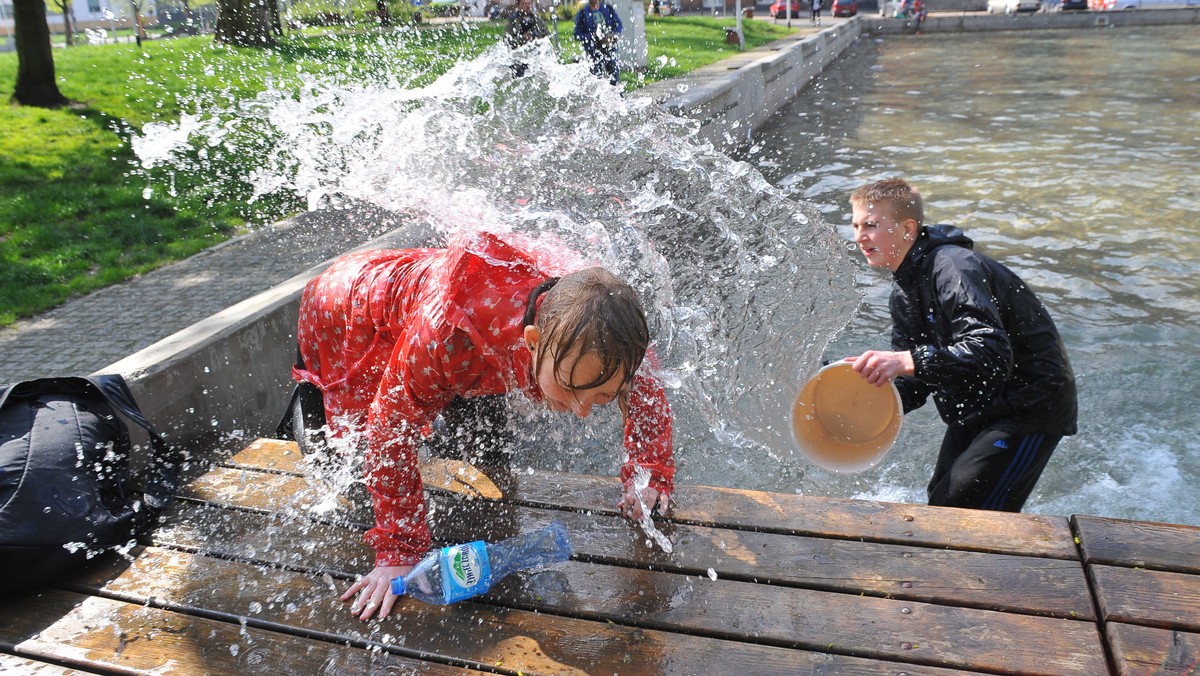 SZCZECIN WIELKANOCNY PONIEDZIAŁEK ŚMIGUS-DYNGUS (Śmigus-dyngus)