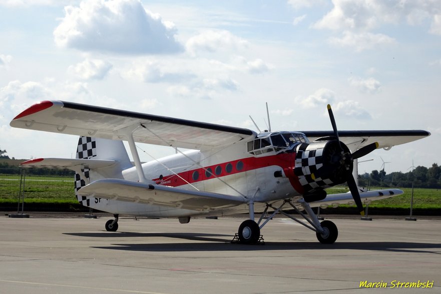 Pierwszy lot legendarnego An-2 odbył się 31 sierpnia 1947 roku. Rok później samolot wszedł do służby. Łącznie wyprodukowano około 18 tysięcy tych dwupłatowców, w tym blisko 12 tysięcy w Mielcu. Wiele z nich jest eksploatowanych przez ponad 40 lat i wymaga remontów lub wymiany na nowy typ.