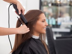 Odmrażanie gospodarki. Kiedy zostaną otwarte salony fryzjerskie i restauracje?