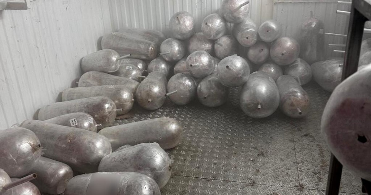 Policja odkryła lewą przetwórnię mięsa na kebaby. Prawie dwie tony [ZDJĘCIA]