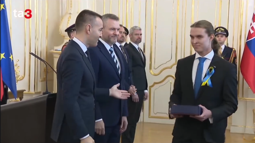Študent Simon O. si odmietol podať ruku s prezidentom Petrom Pellegrinim.