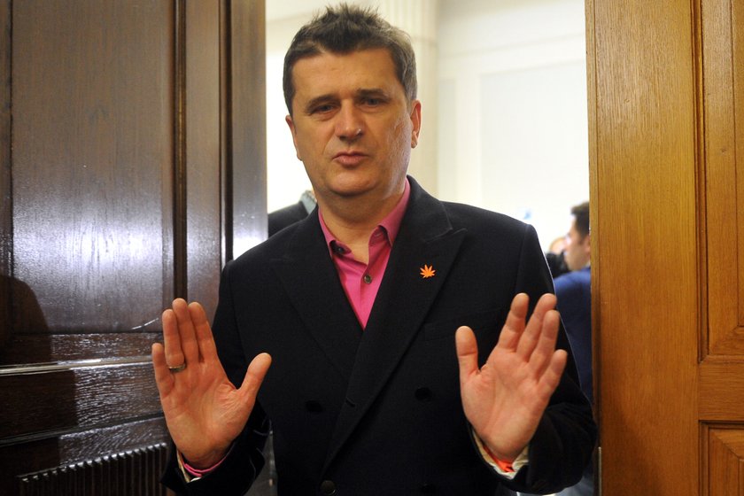 Janusz Palikot oblany roztworem soli