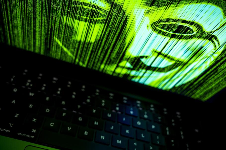 Grupa hakerów z Anonymous nie odpuszcza Rosji. Codziennie przeprowadzają nowy atak na strony rządowe lub ludzi związanych z polityką Władimira Putina.  Wiemy,  jak powiedzieć prawdę Rosjanom, co wyprawia Putin – deklarowali wcześniej hakerzy 