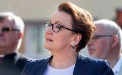 Wystawiono świadectwo dla minister Zalewskiej, a na nim same oceny niedostateczne