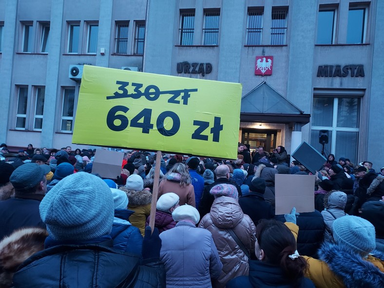 Choć protest sprzed dwóch tygodni był zwołany na Facebooku, "w realu" pojawił się tłum