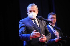 Minister Gliński wzywa PZP do wyjaśnień ws. startu polskich pływaków