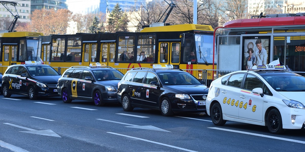 Uber to niejedyny kłopot taksówkarzy. "Pod nosem rośnie im potężna konkurencja w postaci car-sharingu" - czytamy w "Rz".