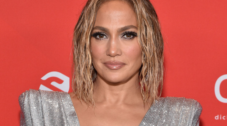 Jennifer Lopez: "A pozitív gondolkodás, a konfliktusok kerülése, az egészséges táplálkozás, a sok mozgás és a kozmetikai termékeim tartanak fiatalon" /Fotó: Getty Images 