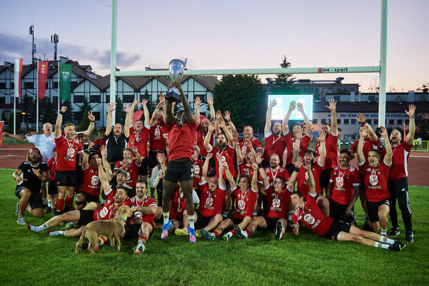 Radość zawodników Up Fitness Skry Warszawa z wygranego meczu o 3. miejsce Ekstraklasy rugbystów z Lechią Gdańsk