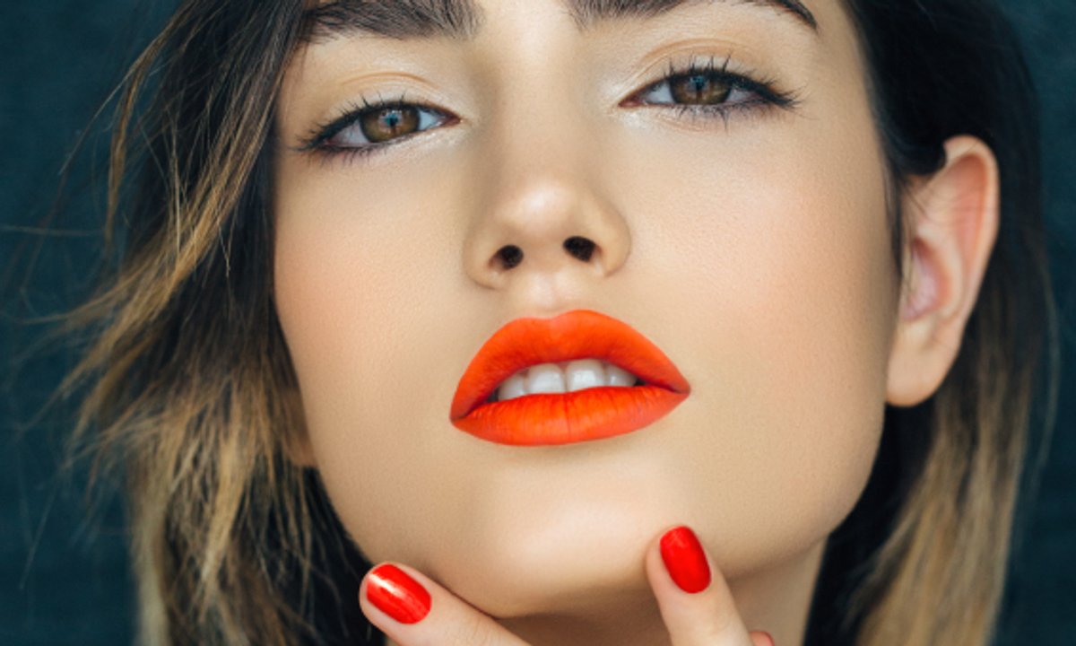 Makijażowe triki z czerwonego dywanu idealne na sylwestra, ale sprawdzą się też na co dzień