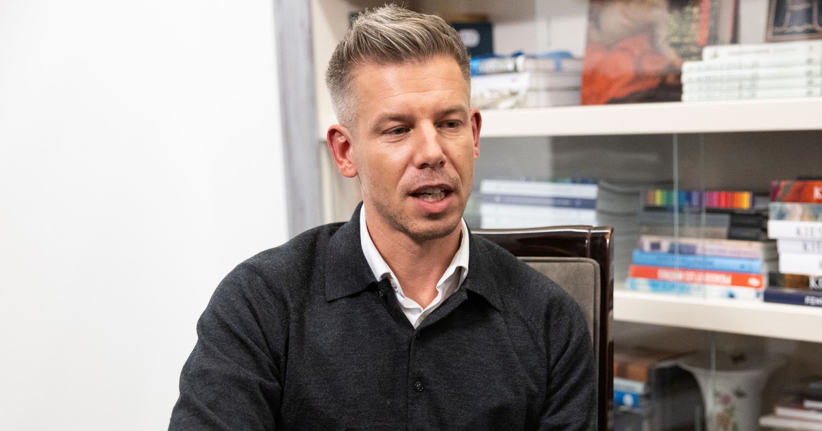 Magyar Péter üzent a vakációzó Orbán Viktornak: „Jöjjön haza lebarnulva és álljon a magyar emberek színe elé” – videó