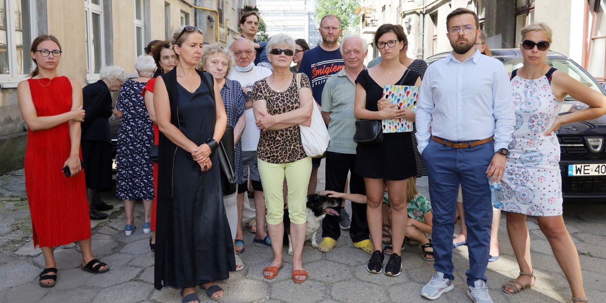 Mieszkańcy kamienic przy Sienkiewicza i Piotrkowskiej sąsiadujących z plenerową dyskoteką mają dość hałasu