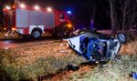 Tragedia na drodze. Smart wbił się w drzewo