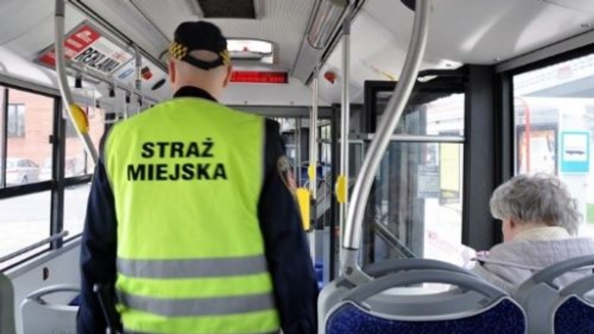 Warszawa: Wojewoda "wypożycza" strażników miejskich do walki z pandemią