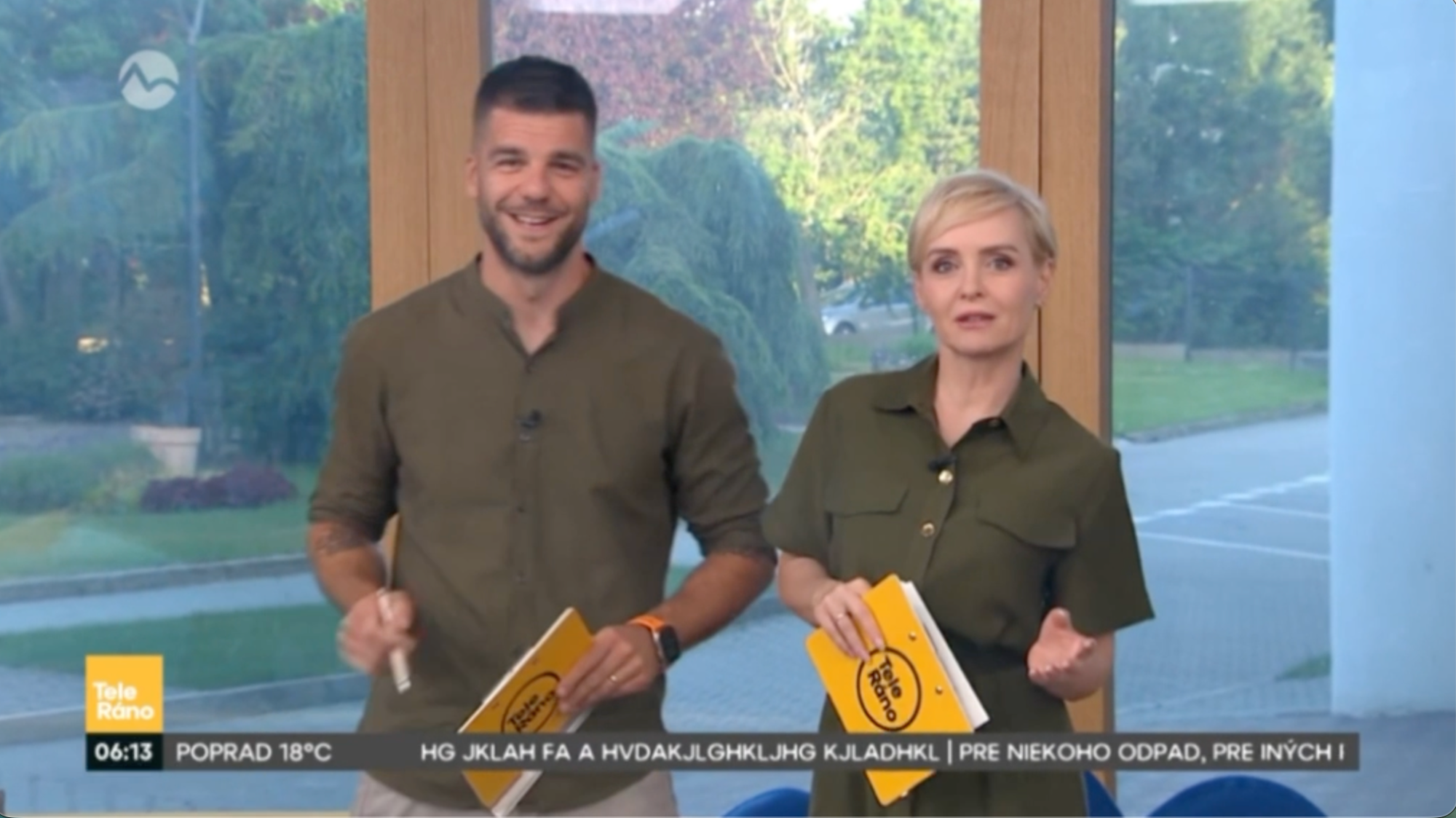Kvetka Horváthová spevom pobavila aj kolegu Tomáša Juríčka.