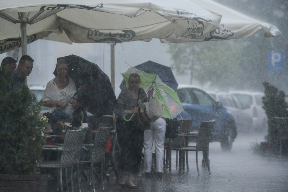 Deszcz na warszawskich ulicach