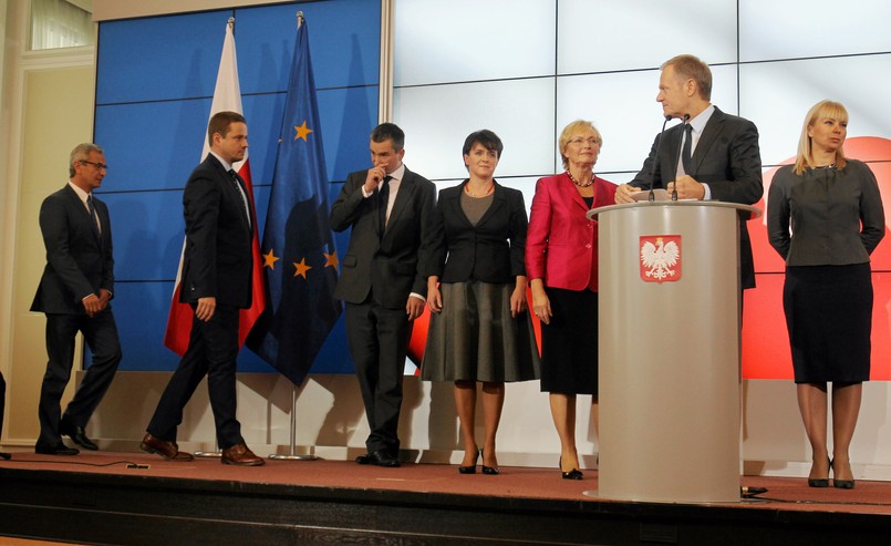 Sześć nowych nazwisk w rządzie i nowa osoba na stanowisku wicepremiera - Premier Donald Tusk ogłosił zmiany w swoim gabinecie - pojawiło się sześć nowych nazwisk i nowa osoba na stanowisku wicepremiera. Dziennik.pl przejrzał oświadczenia majątkowe jakie wypełnili nowi podwładni Tuska. Jakie samochody jako posiadane prywatnie są wpisane w tych dokumentach? Ile są warte? Zobacz, jakie modele aut widniały w oświadczeniach złożonych przez nowych członków rządu...