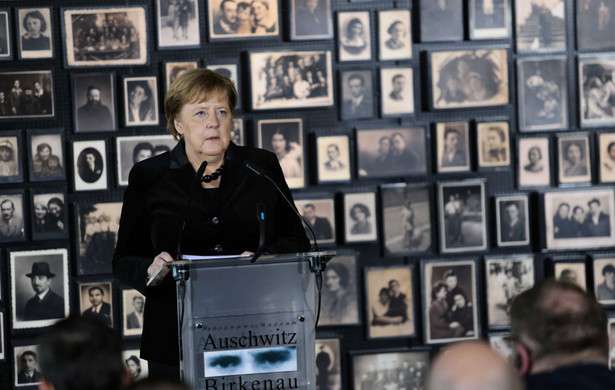 Niemieckie media: Wyjątkowo ważna wizyta Merkel w Auschwitz