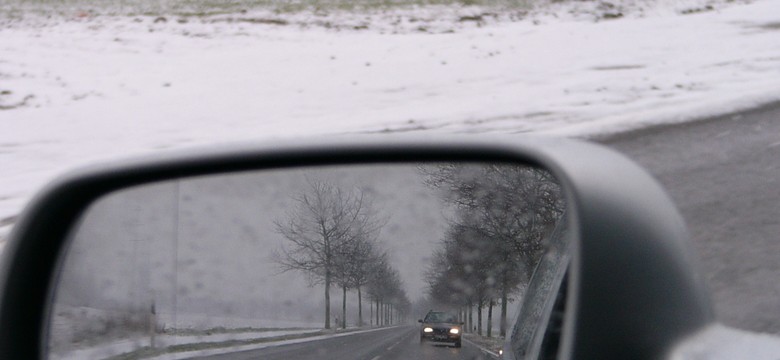 Niebezpiecznie na drogach. Deszcz zamieni się w lód. A pogoda będzie jeszcze gorsza