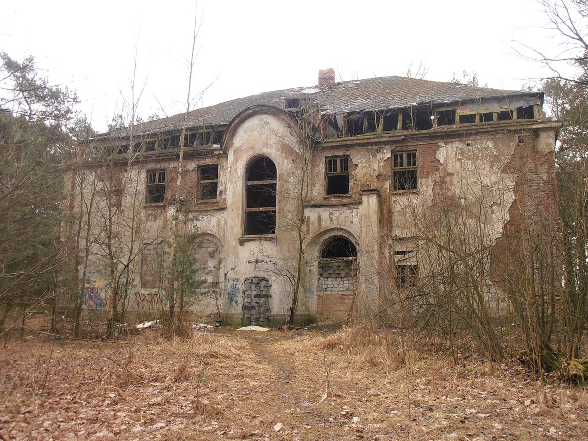 Opuszczony szpital psychiatryczny "Zofiówka" / fot. Michał Stonawski