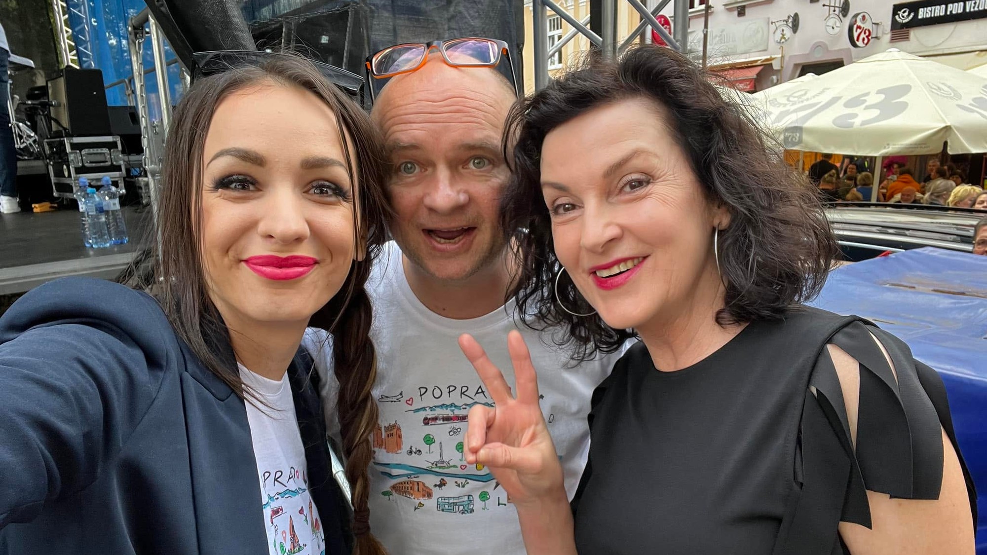 Speváčka a moderátorka Martina Comisso, herec Michal Novák a speváčka Beáta Dubasová. 