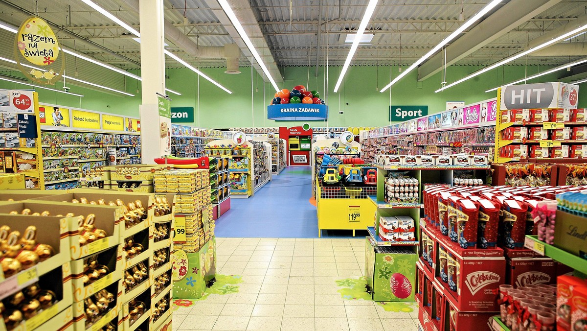 Supermarket Tesco Ekstra w będącej na ukończeniu galerii Veneda będzie całodobowy, otwarty siedem dni w tygodniu - informuje "Gazeta Współczesna".