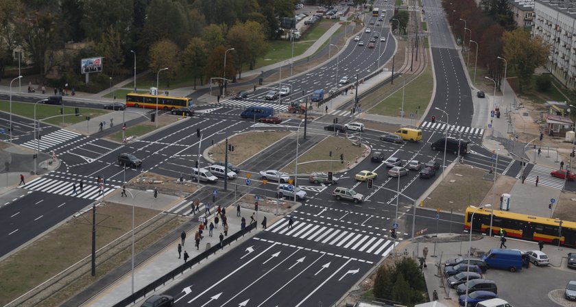 Drogowcy otworzyli dwie jezdnie ulicy Wołoskiej. Do dyspozycji kierowców są trzy pasy w każdym kierunku na odcinku od Woronicza do Racławickiej