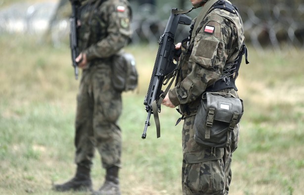 Na dzień 3 marca żaden wniosek w sprawie wyrażenia zgody na służbę w obcym wojsku nie wpłynął do Ministra Obrony Narodowej i nie jest rozpatrywany.