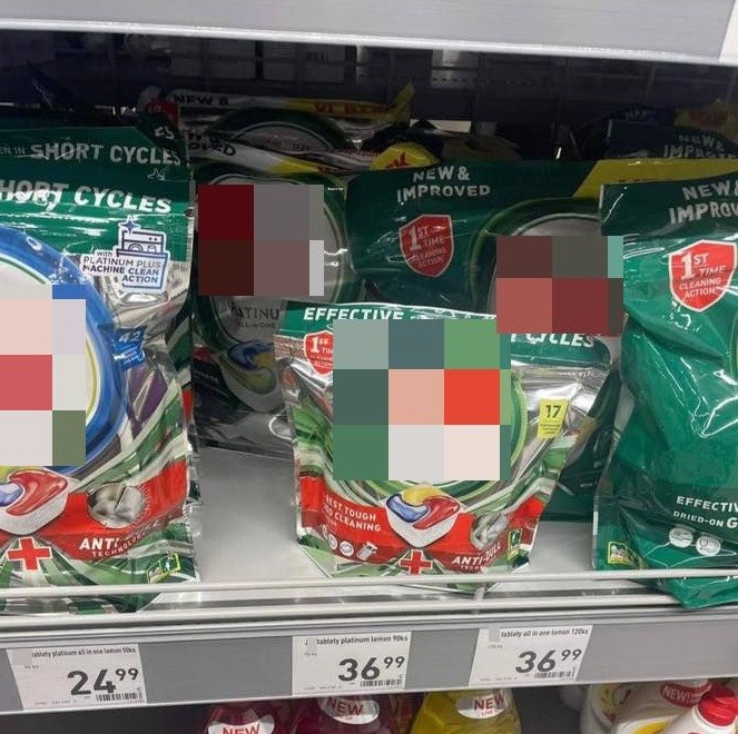 Zákazníčku cena tabliet do umývačky riadu poriadne rozladila. 