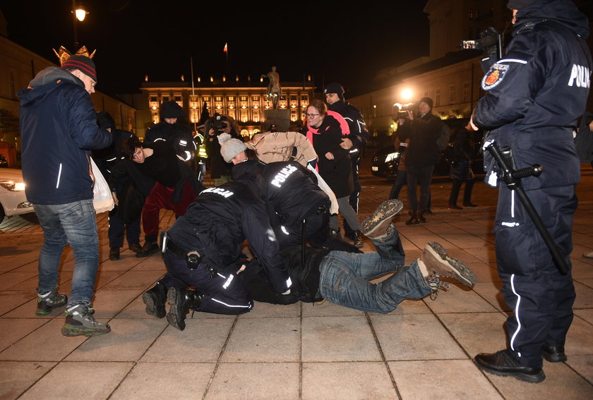 Policja interweniuje podczas manifestacji