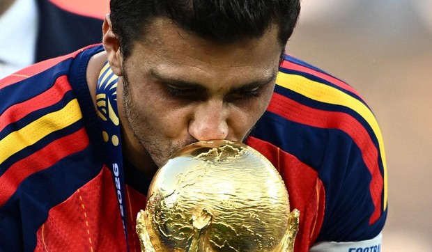 Mundijalski trofej je do nedelje bio jedini koji je nedostajao u kolekciji kapitena Španije | Foto: REUTERS/Dylan Martinez