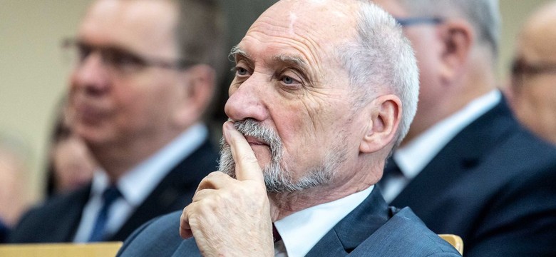 Macierewicz nie wierzy Tuskowi? "Nie jest jasne, czy nie będzie kandydował na prezydenta"