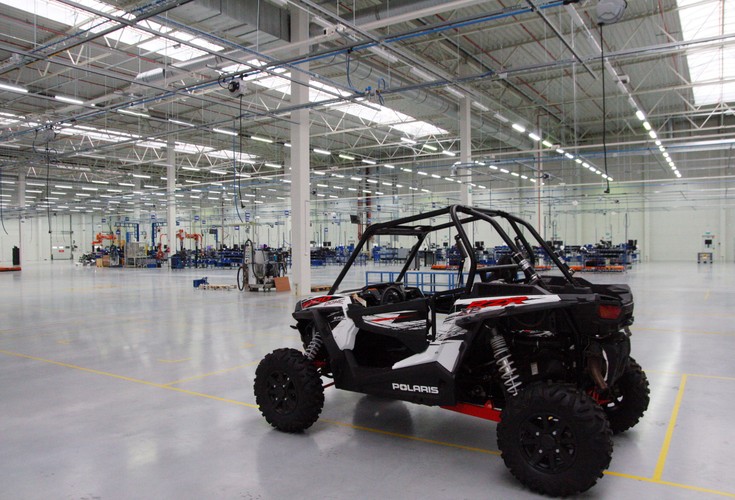 Docelowo w opolskiej fabryce będą produkowane pojazdy off-roadowe trzech rodzajów:<br> - ATV (popularne quady), <br> - pojazdy wieloosobowe do zastosowań użytkowych Ranger, <br> - pojazdy rekreacyjno-sportowe RZR. <br><br>(mgo) PAP/Krzysztof Świderski