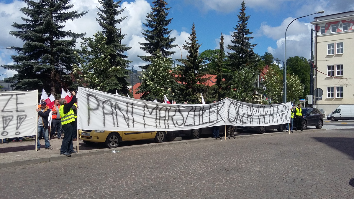 Aż dziewięć razy na ulicach Olsztyna protest organizowali przedstawiciele firm- podwykonawców projektu "Sieć Szerokopasmowa Polski Wschodniej - Województwo Warmińsko – Mazurskie". Grozi im bankructwo.